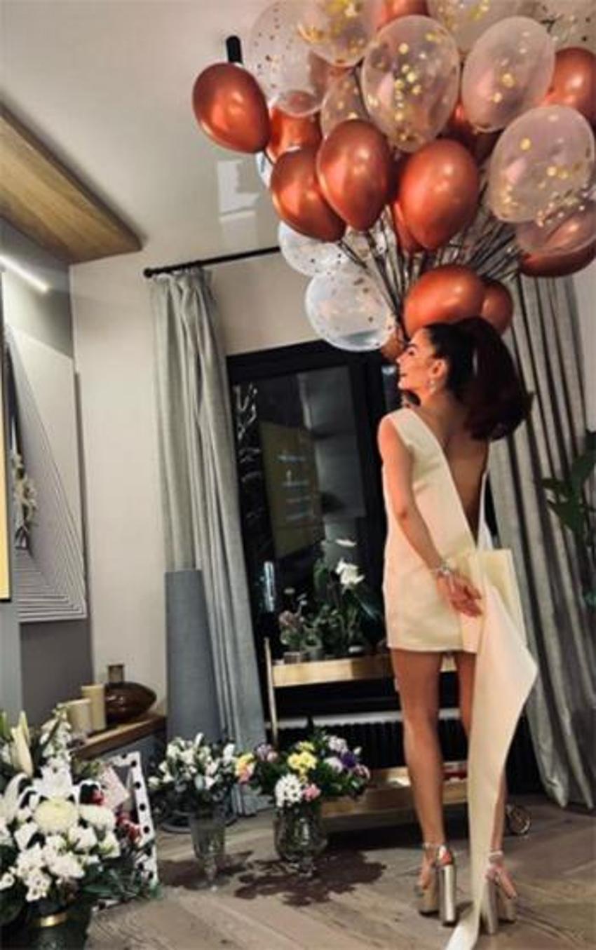 Demet Özdemir'in elbisesinin fiyatı dudak uçuklattı! 