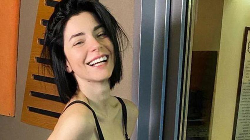 Merve Boluğur paylaştı! 'Dekoltesi sınırda'