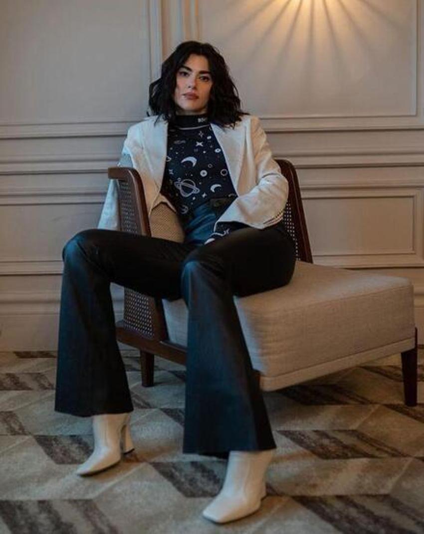 Nesrin Cavadzade'den milyonluk imza!