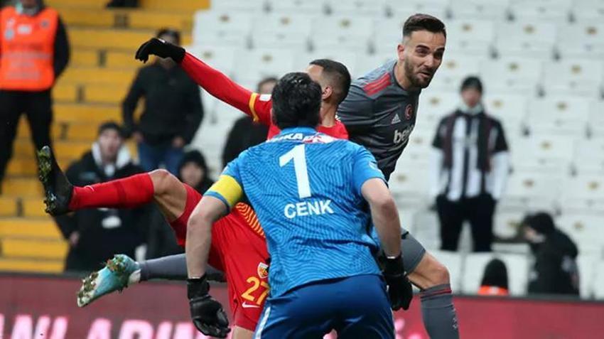 Beşiktaş-Kayserispor maçına damga vurdu! Yıldız oyuncuya büyük tepki! İlginç anlar, Halil Umut Meler'in kararı sonrası...