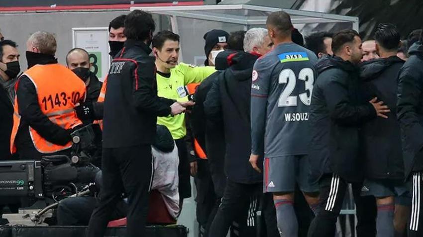 Beşiktaş-Kayserispor maçına damga vurdu! Yıldız oyuncuya büyük tepki! İlginç anlar, Halil Umut Meler'in kararı sonrası...