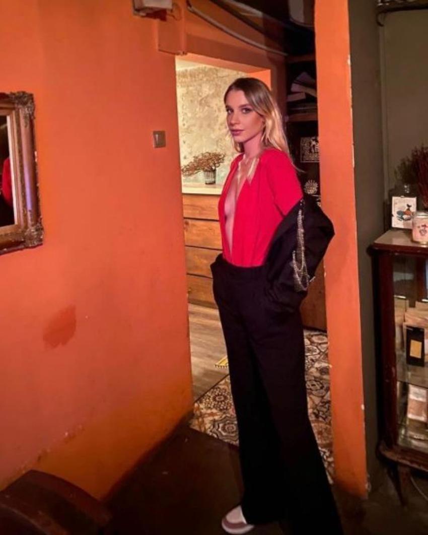 Ebrar Karakurt'tan eski sevgilisi İmge'ye ağır gönderme!