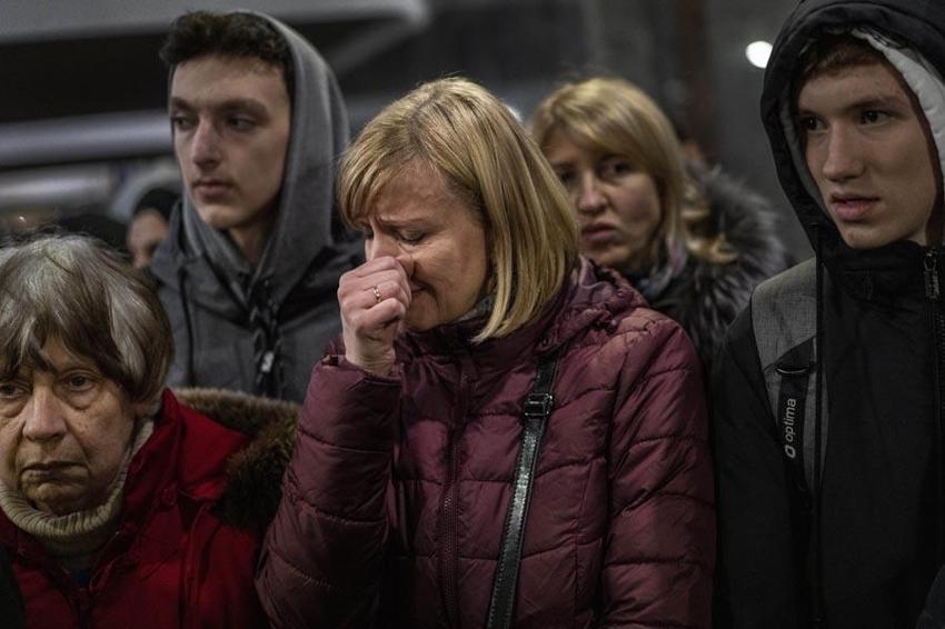 Savaş en çok sivilleri vurdu! Kiev'de acı veda! Gözyaşları sel oldu