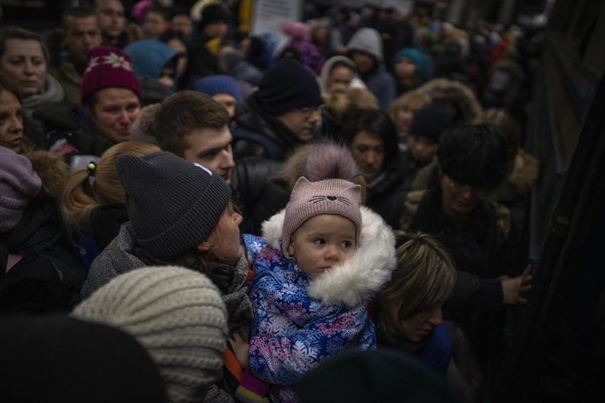 Savaş en çok sivilleri vurdu! Kiev'de acı veda! Gözyaşları sel oldu