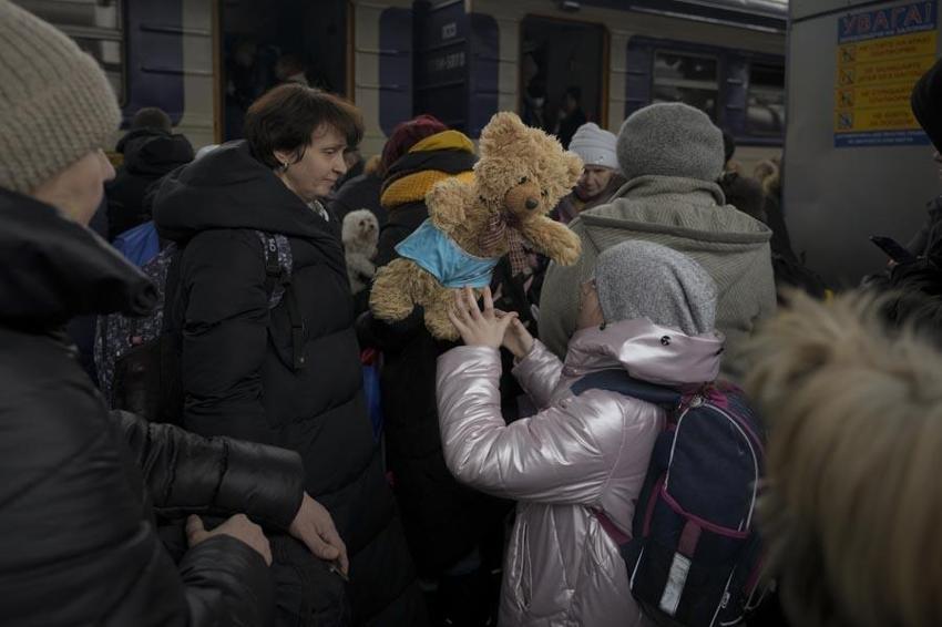 Savaş en çok sivilleri vurdu! Kiev'de acı veda! Gözyaşları sel oldu