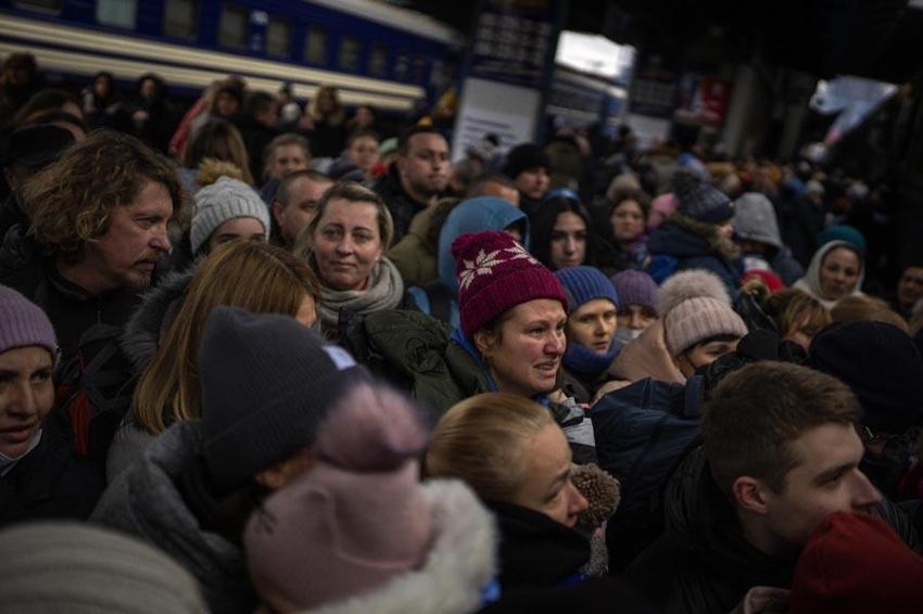 Savaş en çok sivilleri vurdu! Kiev'de acı veda! Gözyaşları sel oldu