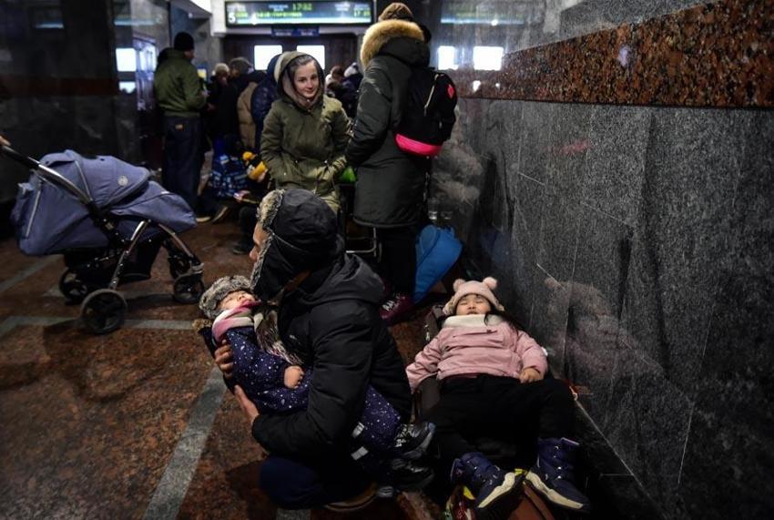 Savaş en çok sivilleri vurdu! Kiev'de acı veda! Gözyaşları sel oldu