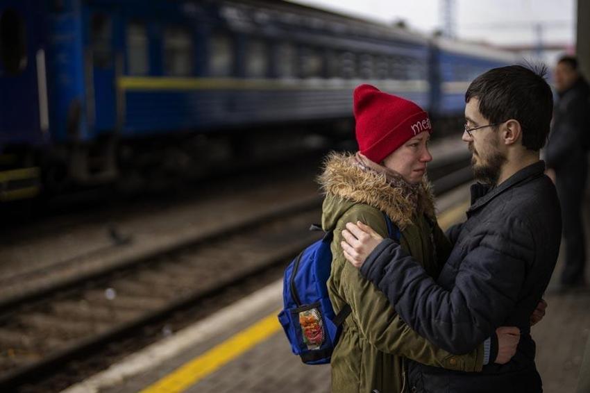 Savaş en çok sivilleri vurdu! Kiev'de acı veda! Gözyaşları sel oldu