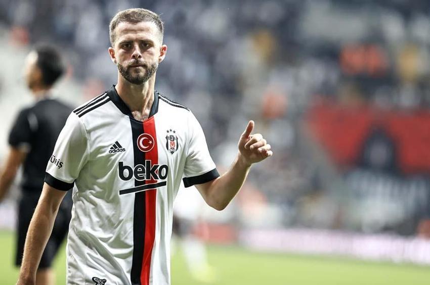 Beşiktaş’ın dünyaca ünlü yıldızı Pjanic ayrılığı resmen açıkladı!