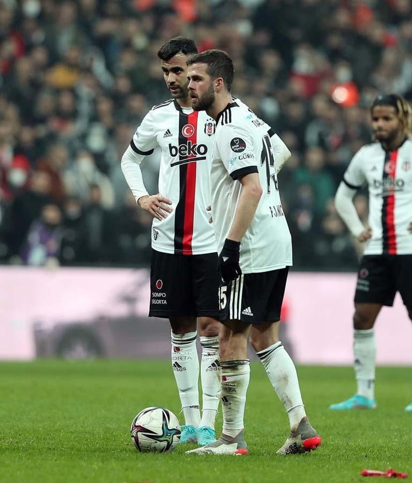 Beşiktaş’ın dünyaca ünlü yıldızı Pjanic ayrılığı resmen açıkladı!