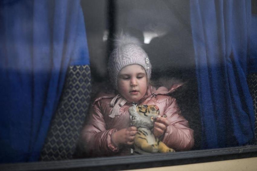 Ukrayna ordusu Rus ilerleyişini kırmak için havaya uçurdu! Kiev'deki İrpin Köprüsü’nde insanlık dramı...
