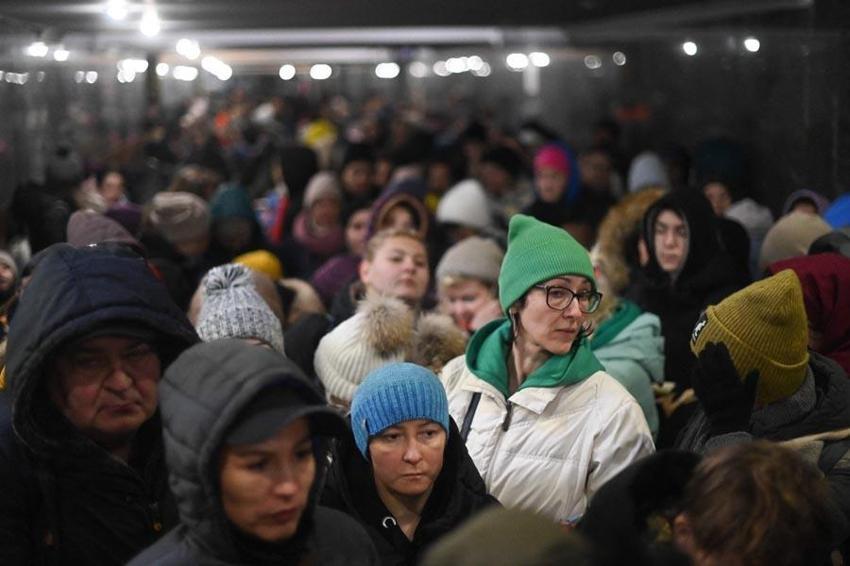 Ukrayna ordusu Rus ilerleyişini kırmak için havaya uçurdu! Kiev'deki İrpin Köprüsü’nde insanlık dramı...
