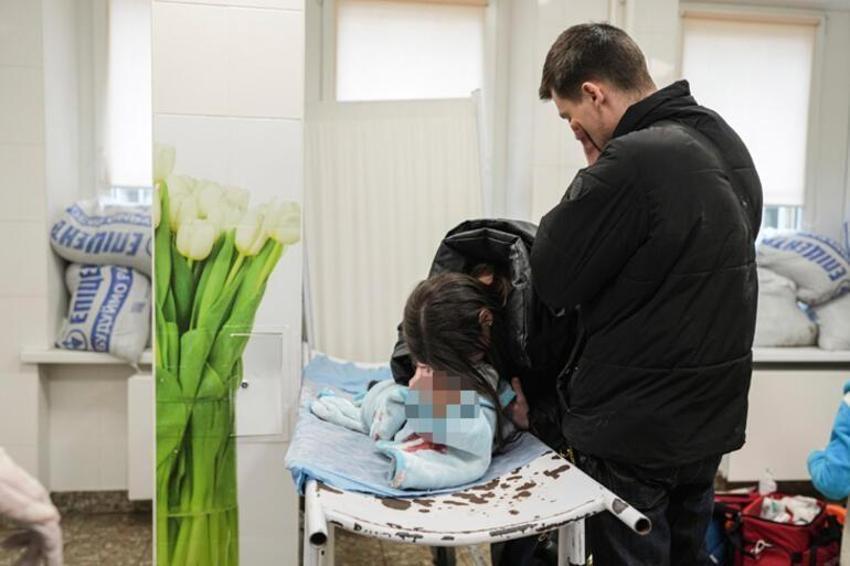 Ukrayna ordusu Rus ilerleyişini kırmak için havaya uçurdu! Kiev'deki İrpin Köprüsü’nde insanlık dramı...
