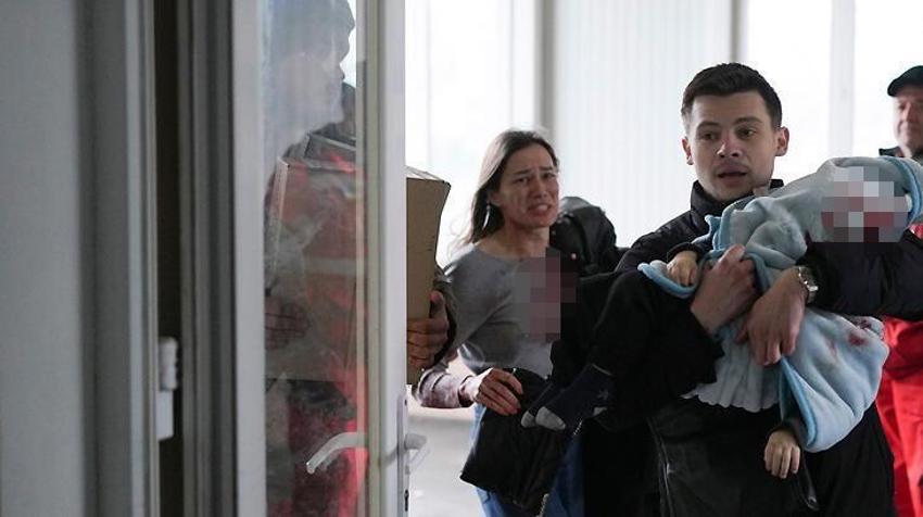 Ukrayna ordusu Rus ilerleyişini kırmak için havaya uçurdu! Kiev'deki İrpin Köprüsü’nde insanlık dramı...