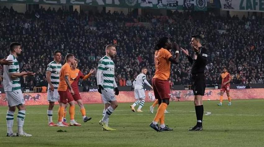 Konyaspor - Galatasaray maçına damga vurdu! Resmen dağıldılar, yıllar sonra bir ilk! Gomis olay oldu, hakem bile inanamadı! Domenec Torrent'ten flaş hamle Erick Pulgar...