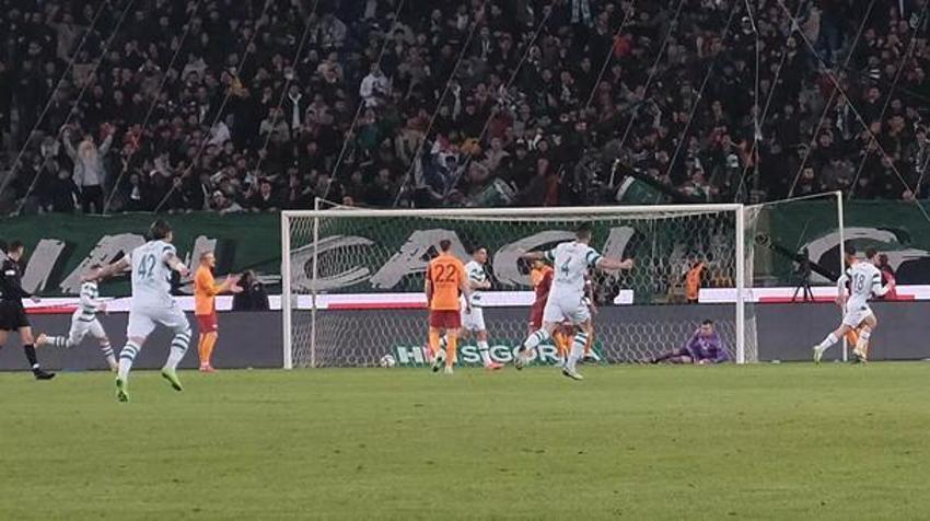 Konyaspor - Galatasaray maçına damga vurdu! Resmen dağıldılar, yıllar sonra bir ilk! Gomis olay oldu, hakem bile inanamadı! Domenec Torrent'ten flaş hamle Erick Pulgar...