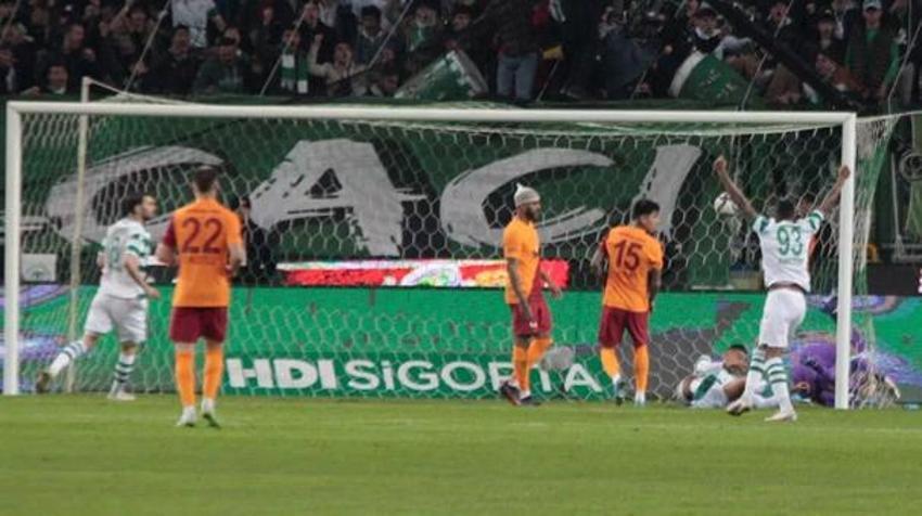 Konyaspor - Galatasaray maçına damga vurdu! Resmen dağıldılar, yıllar sonra bir ilk! Gomis olay oldu, hakem bile inanamadı! Domenec Torrent'ten flaş hamle Erick Pulgar...