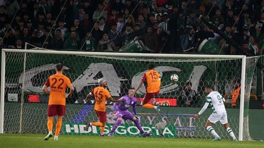 Konyaspor - Galatasaray maçına damga vurdu! Resmen dağıldılar, yıllar sonra bir ilk! Gomis olay oldu, hakem bile inanamadı! Domenec Torrent'ten flaş hamle Erick Pulgar...
