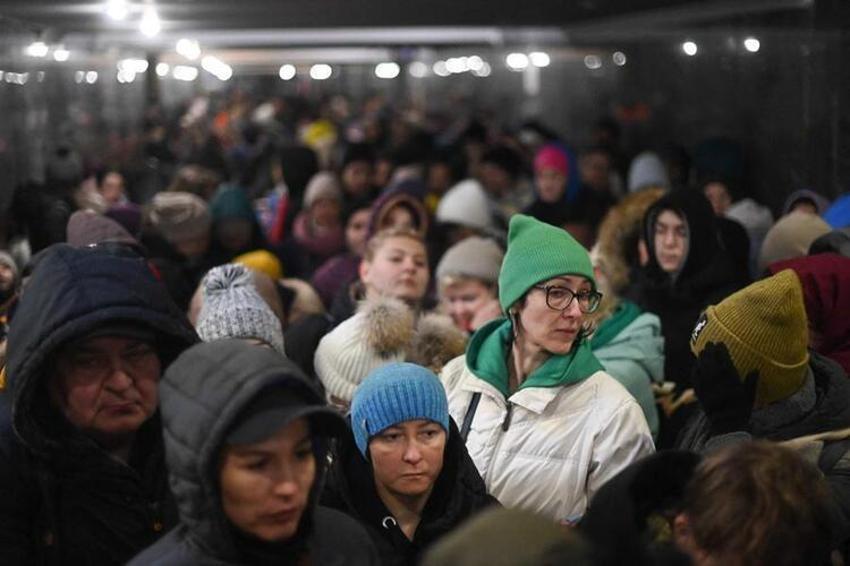 Ukraynalı sivillere Rus kapanı! Lviv tren istasyonunda yürek sızlatan görüntüler 