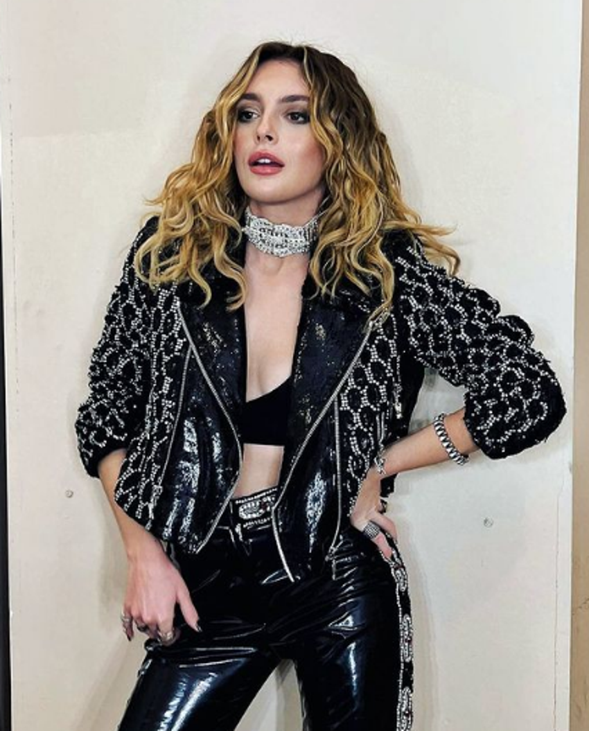 Sadakatsiz'in Derin'i Melis Sezen bornozuyla sokağa çıktı!