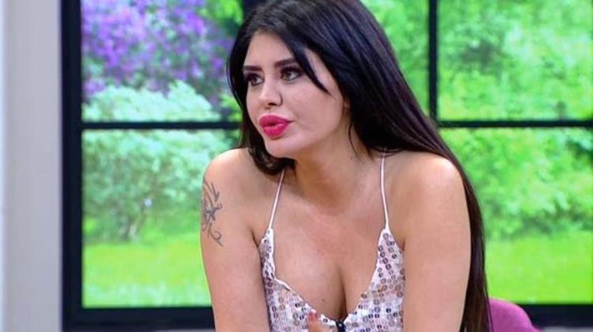 Ebru Polat dekolteli pozunu paylaştı! 'Ne izlediğime inanamazsınız'