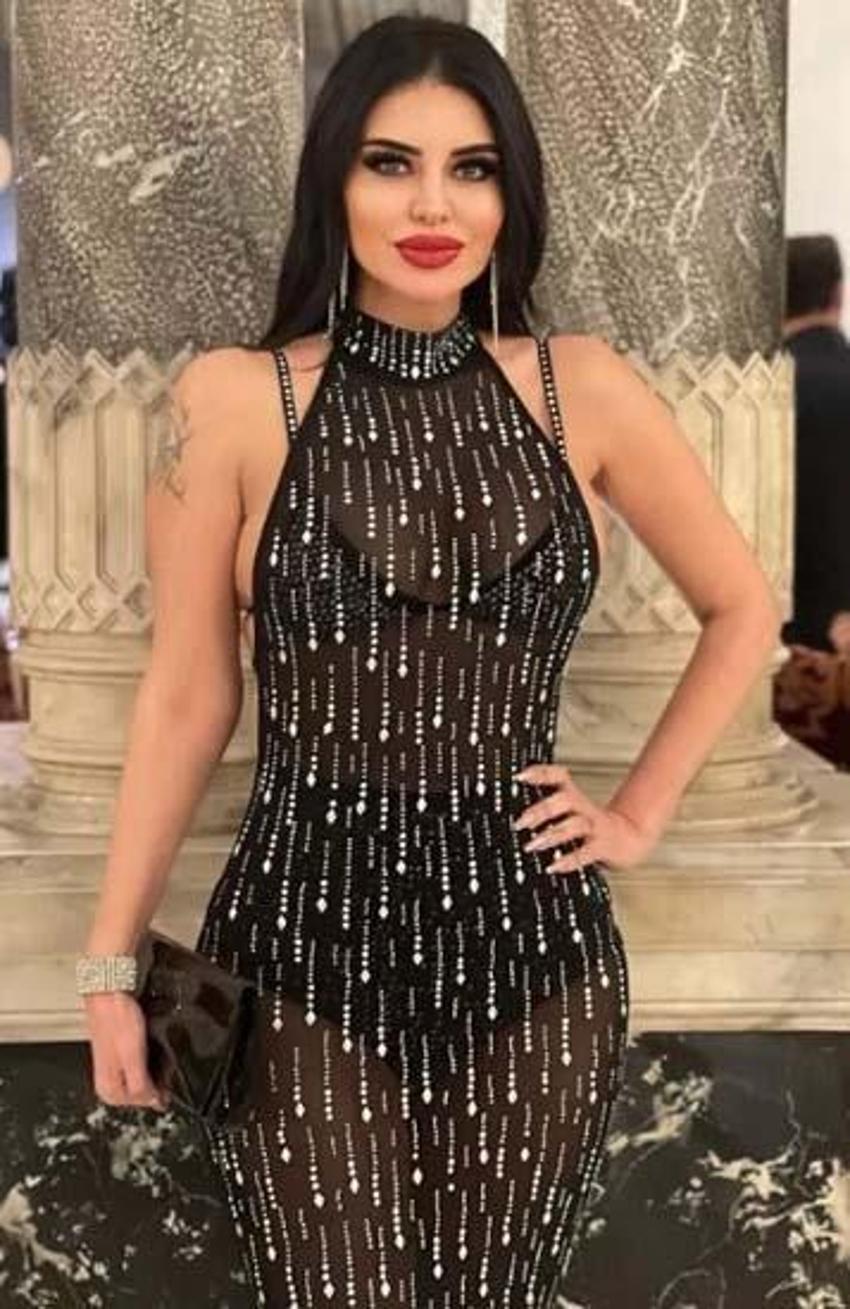 Ebru Polat dekolteli pozunu paylaştı! 'Ne izlediğime inanamazsınız'