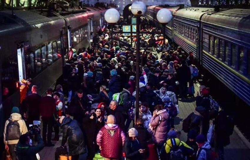 Ukraynalı sivillere Rus kapanı! Lviv tren istasyonunda yürek sızlatan görüntüler 