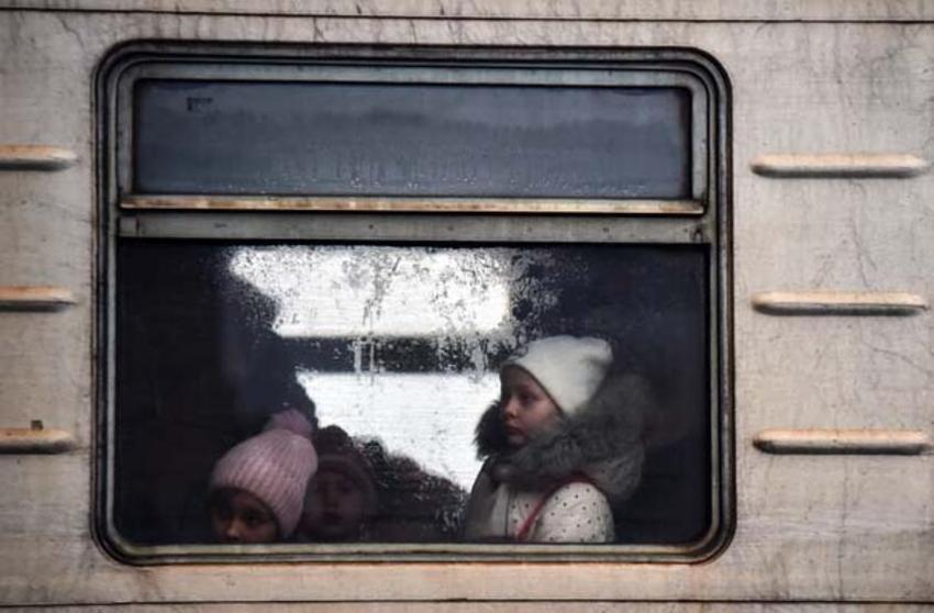 Ukraynalı sivillere Rus kapanı! Lviv tren istasyonunda yürek sızlatan görüntüler 