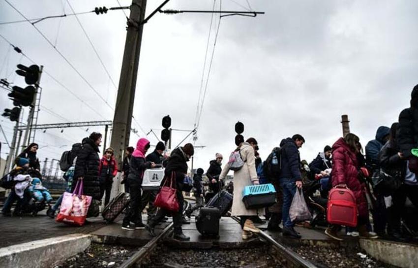 Ukraynalı sivillere Rus kapanı! Lviv tren istasyonunda yürek sızlatan görüntüler 