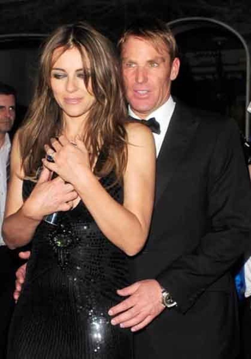 Elizabeth Hurley’den Tayland'da ölen eski sevgilisi Shane Warne’e duygusal veda! 'Huzur içinde yat benim aslan yüreklim'