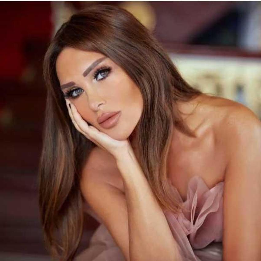Seren Serengil 'cesur elbise' ile sahneye çıktı! 'Gülşen’i eleştiriyordun ne oldu?'