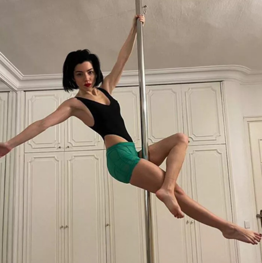 Merve Boluğur direk dansı yaptığı anları paylaştı! 