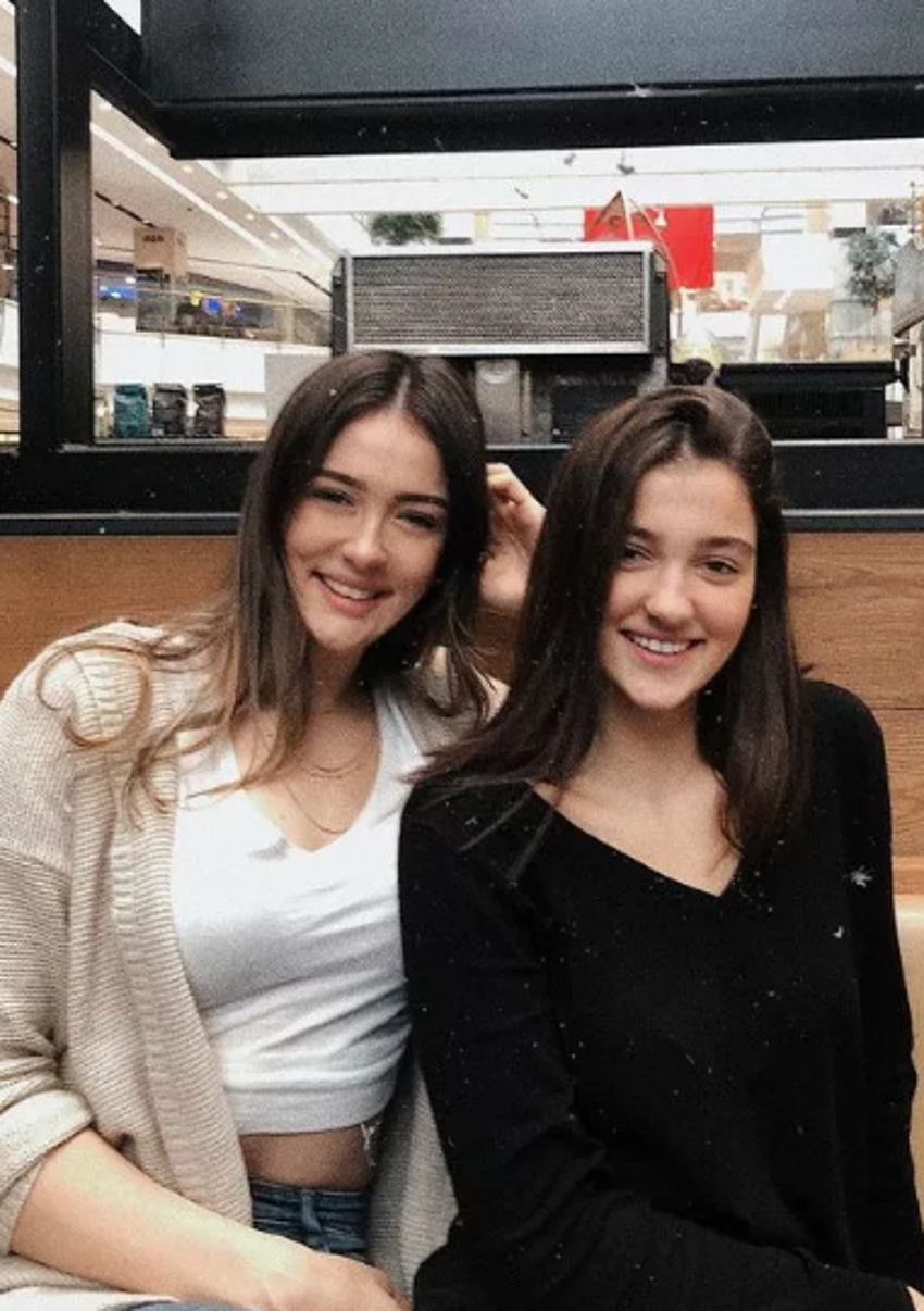 Ünlü voleybolcu Zehra Güneş'in kız kardeşi bakın kim çıktı! Yok böyle benzerlik...