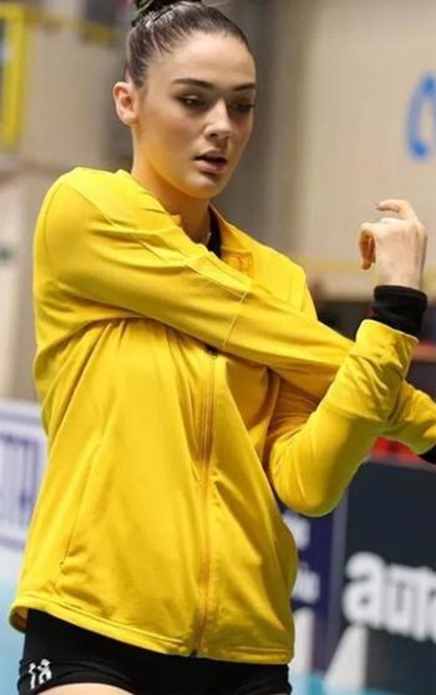 Ünlü voleybolcu Zehra Güneş'in kız kardeşi bakın kim çıktı! Yok böyle benzerlik...