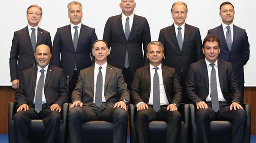 Zorbay Küçük'ü VAR'a çağırıp İrfan Can Kahveci'yi oyundan attırmıştı! Hakemliği bıraktı...