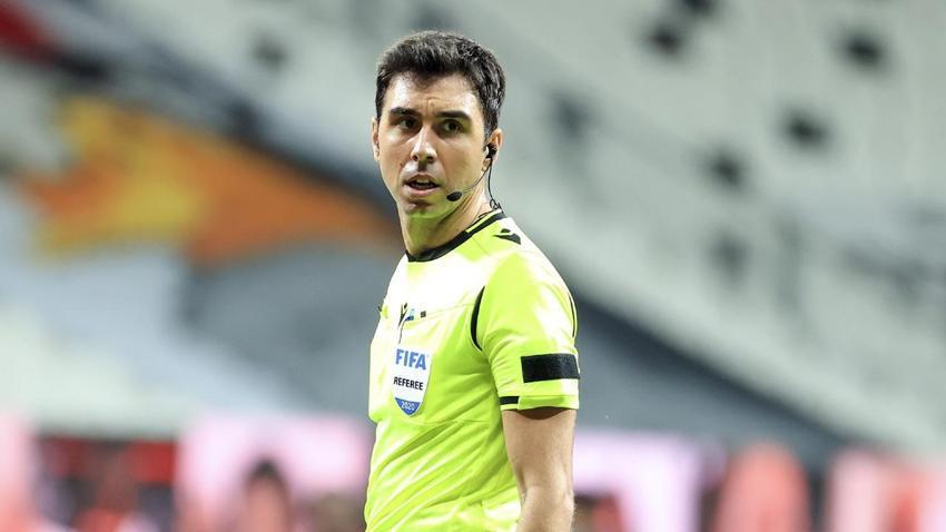 Zorbay Küçük'ü VAR'a çağırıp İrfan Can Kahveci'yi oyundan attırmıştı! Hakemliği bıraktı...