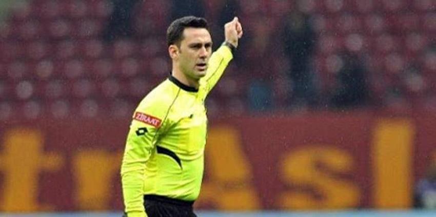 Zorbay Küçük'ü VAR'a çağırıp İrfan Can Kahveci'yi oyundan attırmıştı! Hakemliği bıraktı...