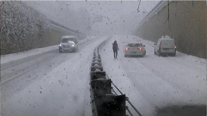 Kar esareti başladı! Bir dalga daha geliyor, Meteoroloji son dakika açıkladı, uyarı yapıldı: Bir an önce dönün... İstanbul, Ankara ve birçok ilde...