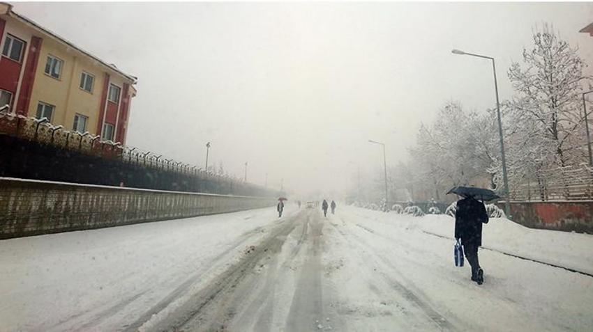 Kar esareti başladı! Bir dalga daha geliyor, Meteoroloji son dakika açıkladı, uyarı yapıldı: Bir an önce dönün... İstanbul, Ankara ve birçok ilde...