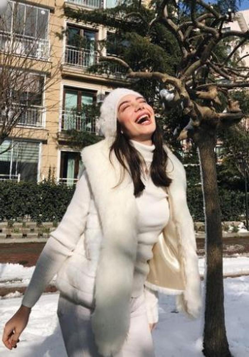 Alemin Kıralı'nın Oben’i Birsu Demir'in kar pozları ile adından söz ettirdi!