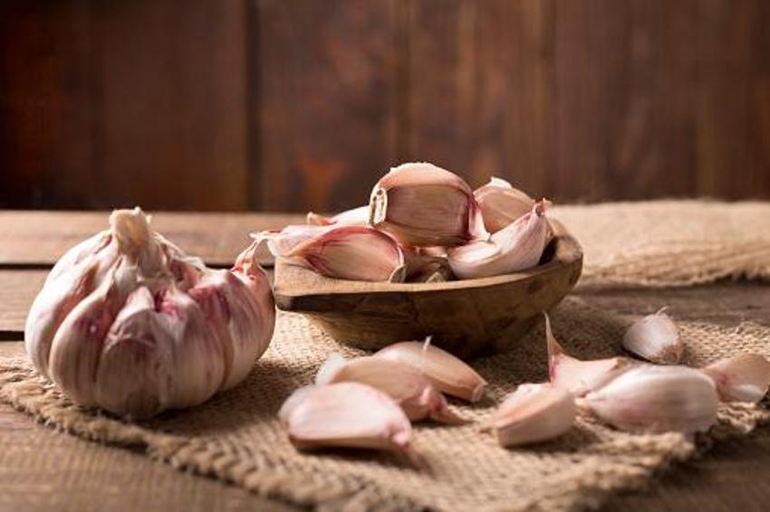 Riskli kanser oluşma ihtimalini sıfırlıyor, virüs ve bakterileri anında yok ediyor, kan şekerini dengeliyor, antibiyotik etkisi yaratıyor! Günde sadece bir kaşığı yetiyor
