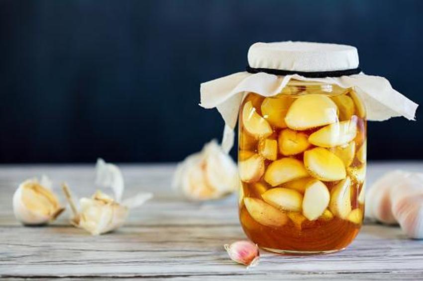 Riskli kanser oluşma ihtimalini sıfırlıyor, virüs ve bakterileri anında yok ediyor, kan şekerini dengeliyor, antibiyotik etkisi yaratıyor! Günde sadece bir kaşığı yetiyor