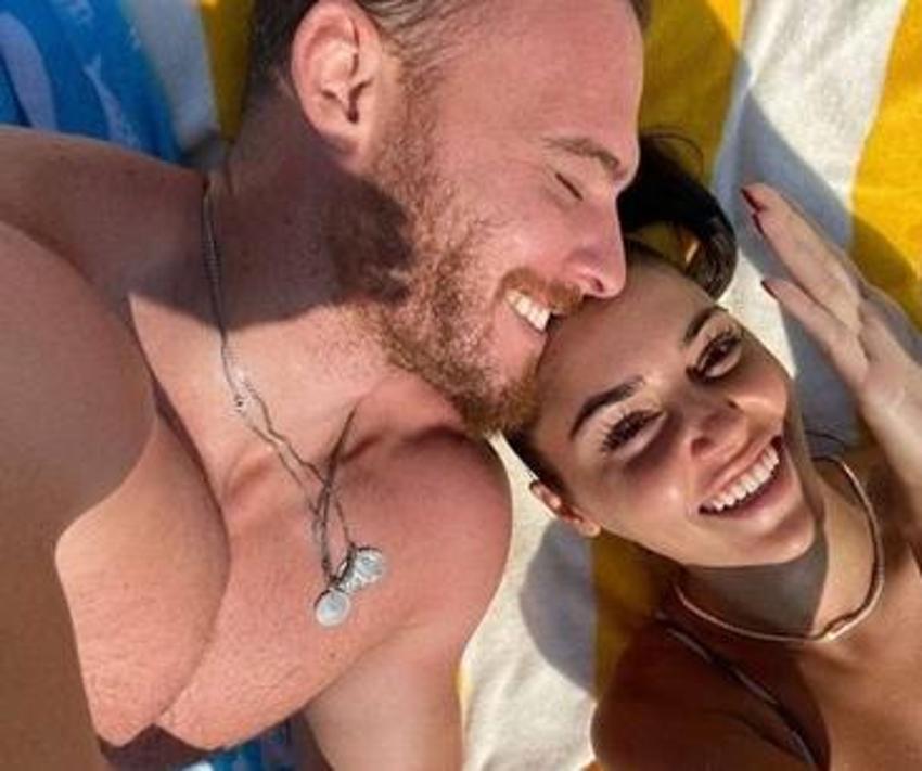 Hande Erçel'den ayrılan Kerem Bürsin gönlünü bakın kime kaptırdı!