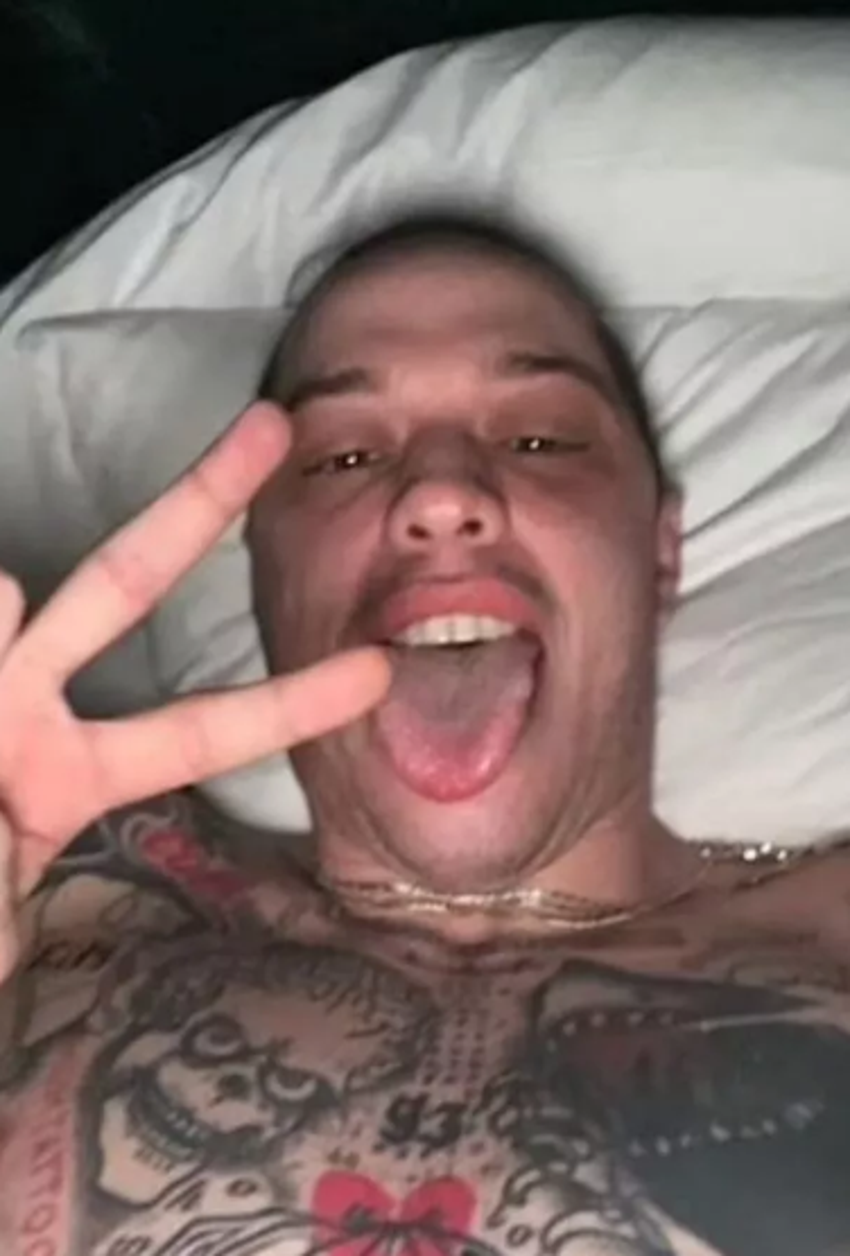 Kim Kardashian'ın sevgilisi Pete Davidson'dan eski eşe mesaj: Karınla yataktayım