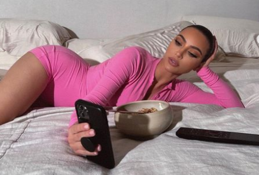 Kim Kardashian'ın sevgilisi Pete Davidson'dan eski eşe mesaj: Karınla yataktayım