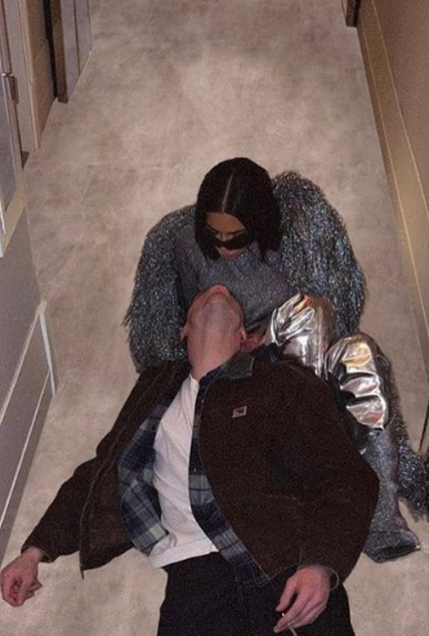 Kim Kardashian'ın sevgilisi Pete Davidson'dan eski eşe mesaj: Karınla yataktayım