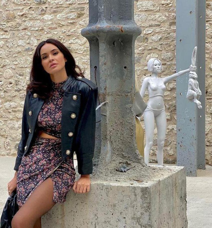 Zeynep Demirel formda vücuduyla hayran bıraktı!