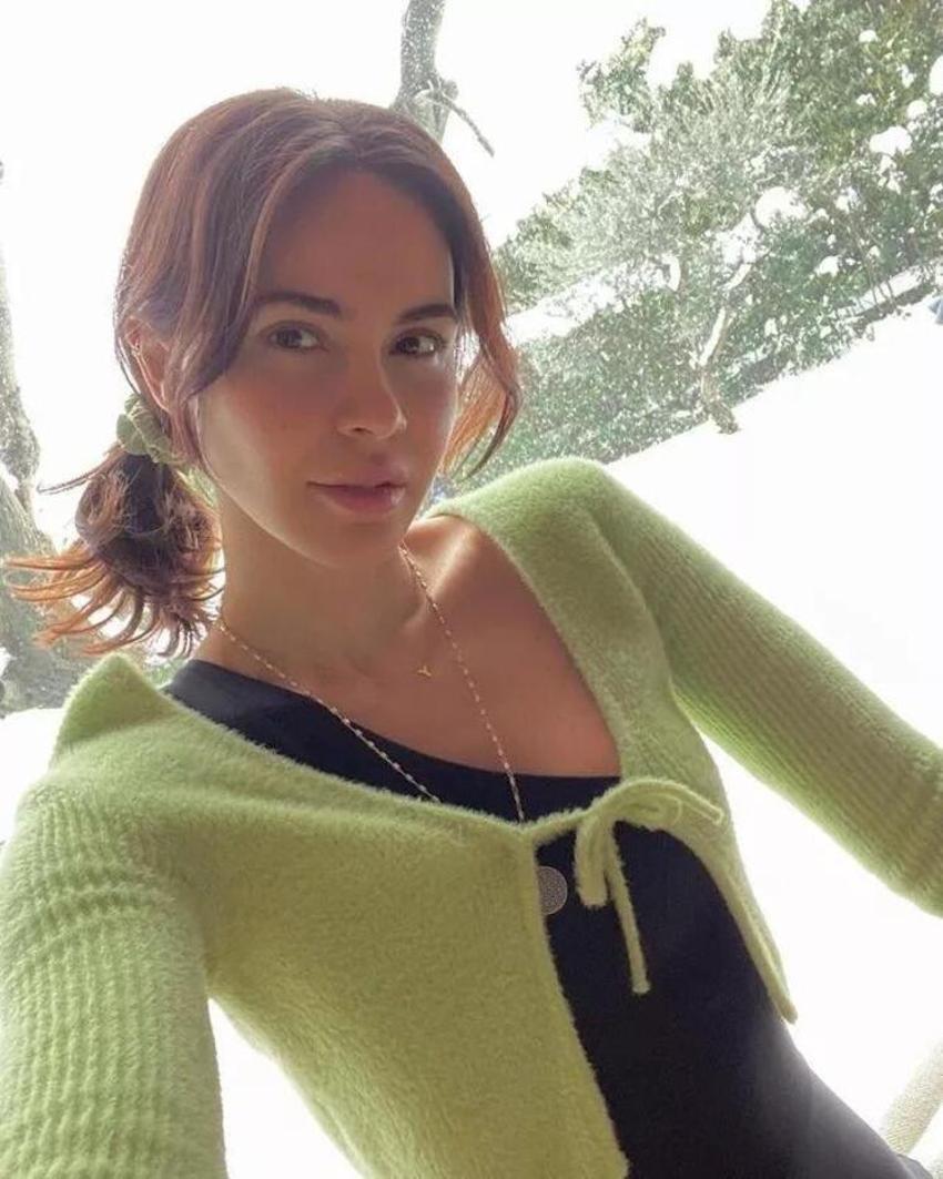 Zeynep Demirel formda vücuduyla hayran bıraktı!