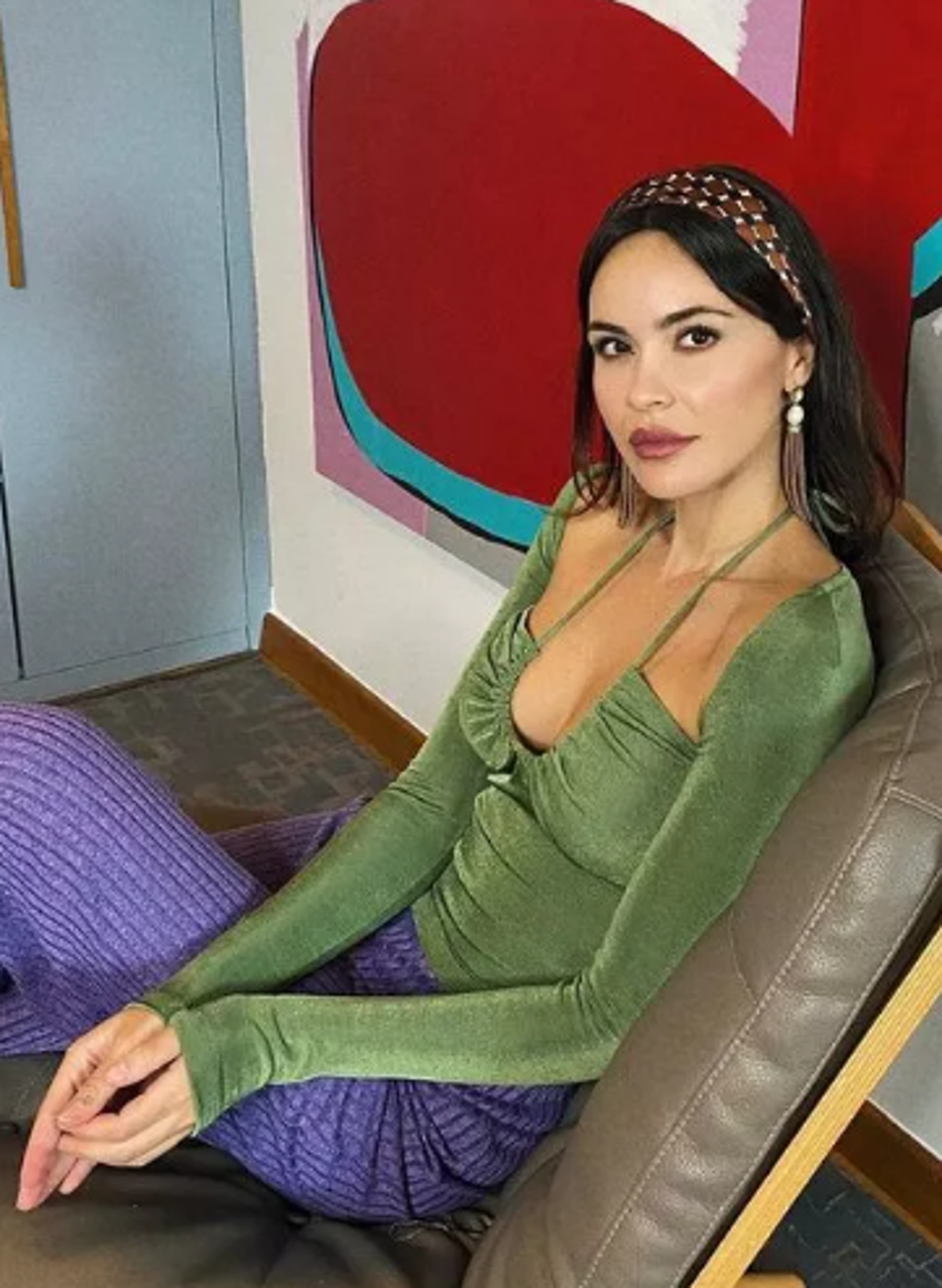 Zeynep Demirel formda vücuduyla hayran bıraktı!