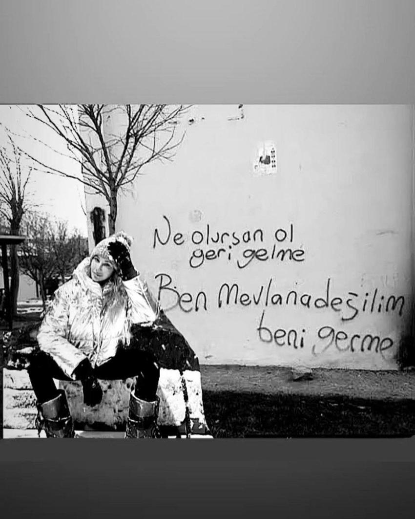 Şeyma Subaşı apar topar İstanbul'a döndü, semt oturuşuyla sosyal medyayı salladı!